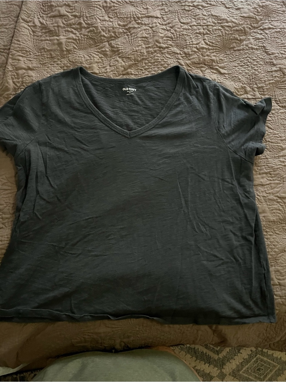 Bundle of 3 Old Navy Women's V-Neck Tee in Dark Gray, Dark Green and Olive Green